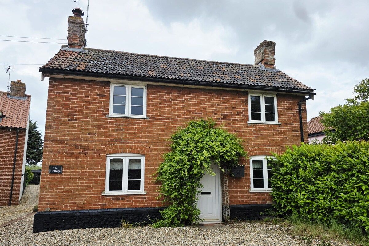 A cosy Suffolk cottage in Honington.