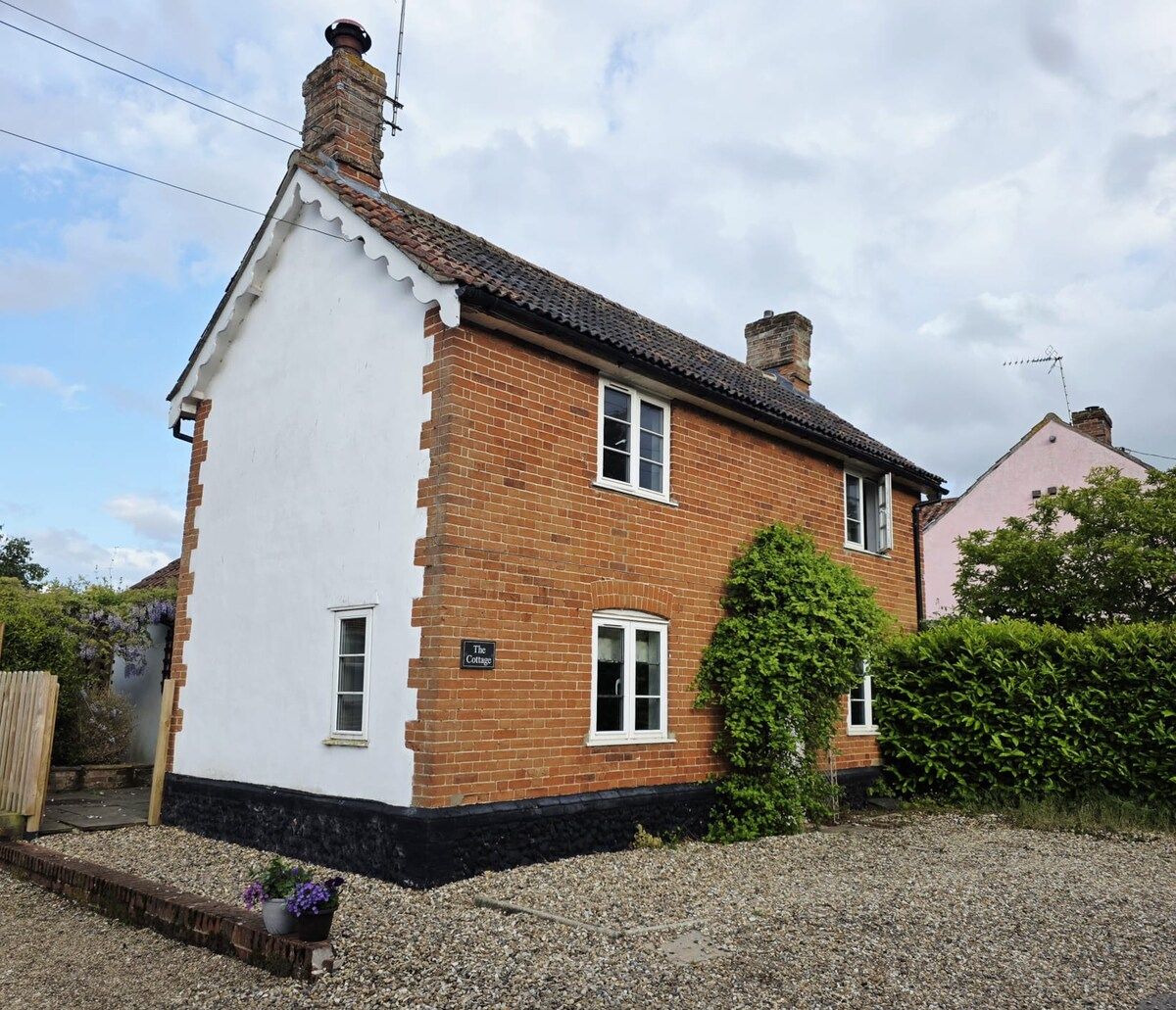 A cosy Suffolk cottage in Honington.